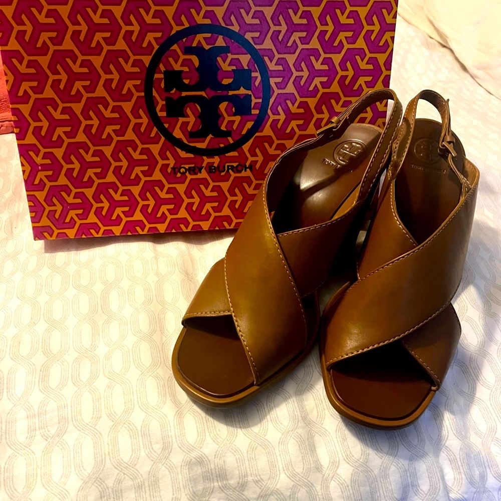 Tory Burch Gabrielle Wedge Shoe in Tan Size 9